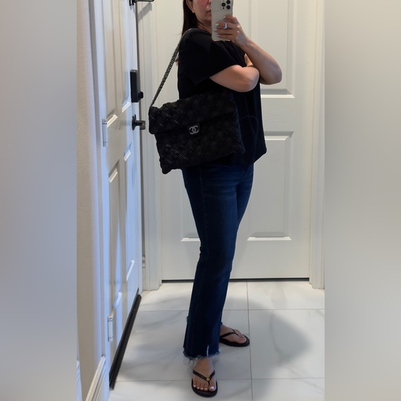 AUTHENTIC LARGE CHANEL WALK OF FAME LAMB SKIN FLAP - Picture 12 of 15